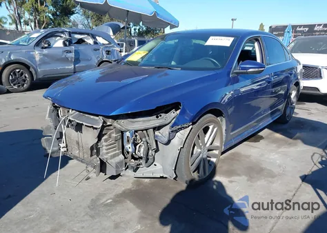 2017 Volkswagen Passat 1.8T R-Line z USA, uszkodzony, nr VIN 1VWDT7A32HC015102